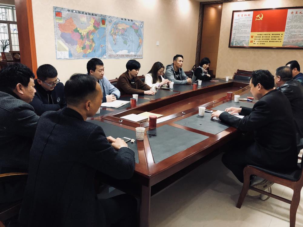 2018年3月26日在福建易順建筑工程有限公司會(huì)議室召開(kāi)松溪縣企業(yè)與企業(yè)家聯(lián)合會(huì)秘書(shū)處工作人員分工會(huì)