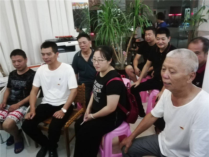 全體黨員觀看【我們的初心--“不忘初心，牢記使命”】主題節(jié)目
