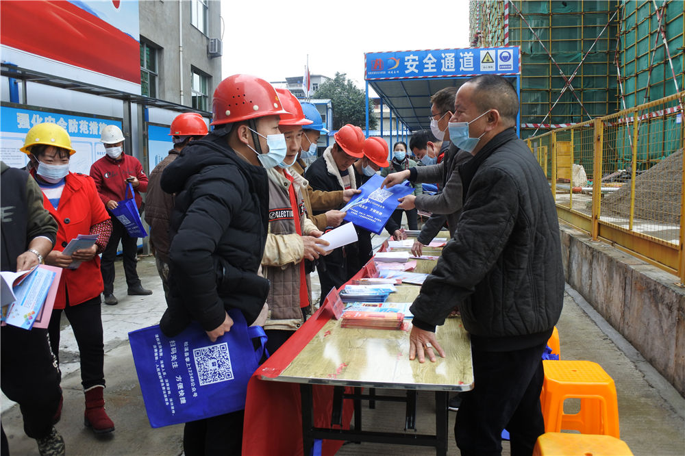 工農(nóng)路農(nóng)貿(mào)市場及安置房綜合體項(xiàng)目部攜手松溪縣總工會、司法局聯(lián)合開展農(nóng)民工公益法律服務(wù)行動