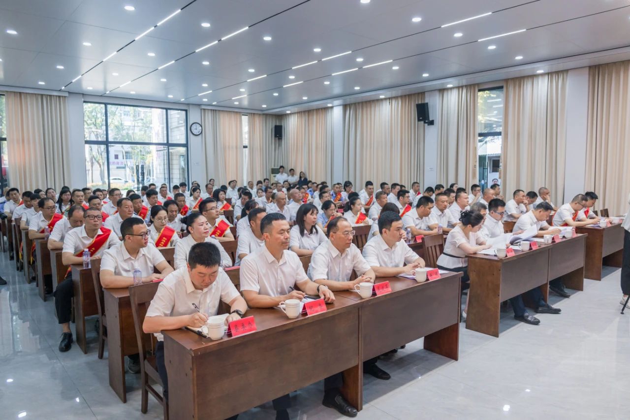 喜報!易順建工集團與總經理李晉恒雙雙榮獲松溪縣“6·9”極端暴雨洪澇災害防御優(yōu)秀表彰。