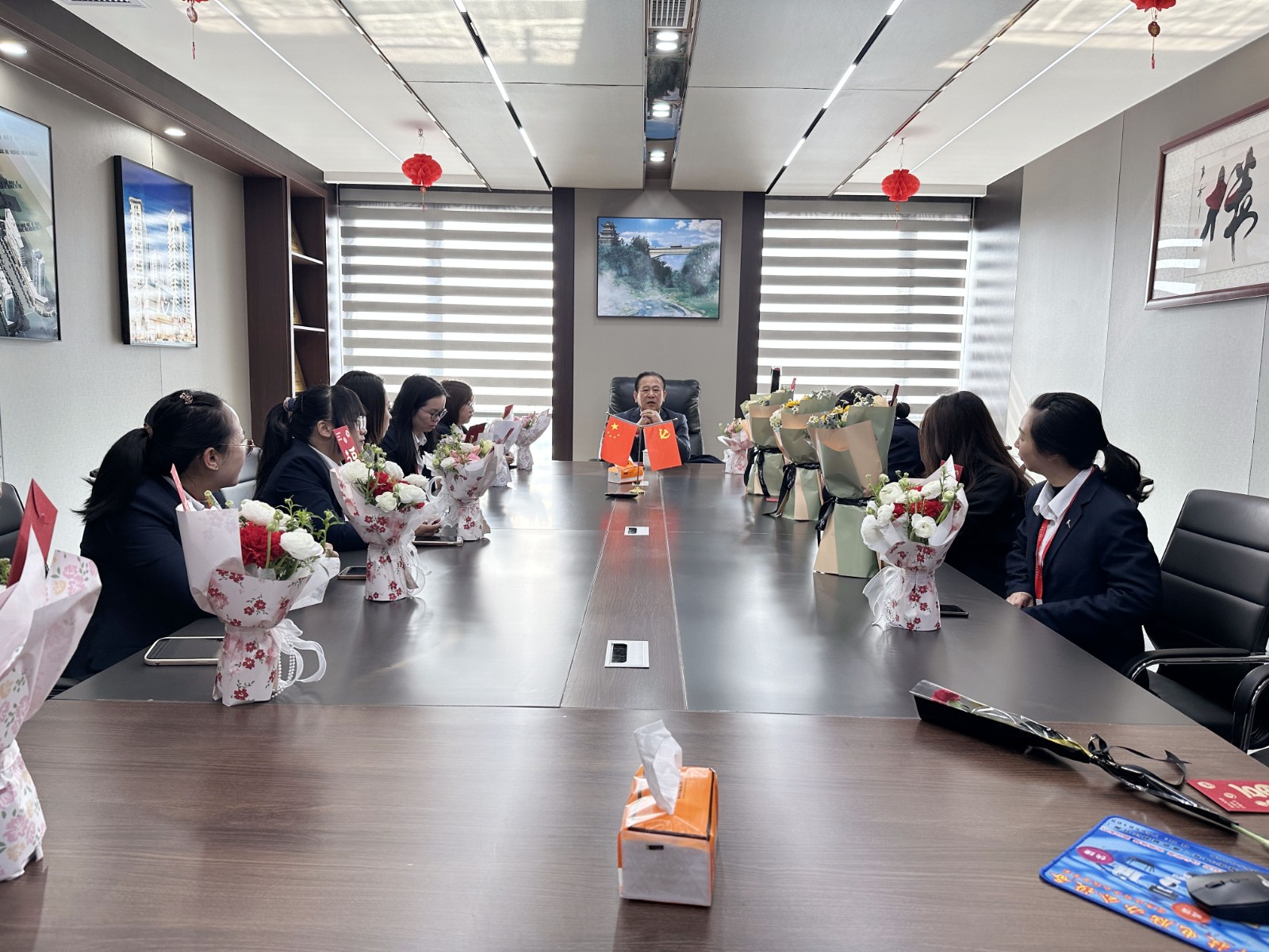 “同心協(xié)力 乘風(fēng)破浪 巾幗力量,再創(chuàng)輝煌”易順建工集團舉行婦女節(jié)慶祝大會